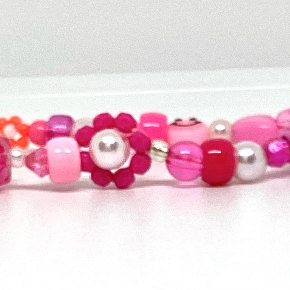 Preppy and trendy pink phone charm - Picture 2 of 4